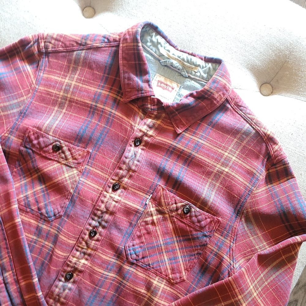 Levi’s Long Sleeve Regular Fit Red Flannel Shirt Men’s Medium